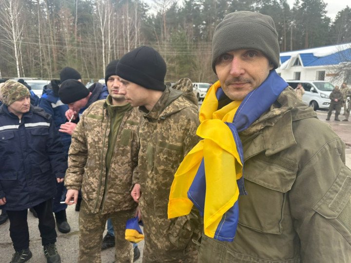 Freed Ukrainian prisoners of war wrapped in national flags gather after a prisoner exchange, shortly after returning from Russian captivity on March 5. (Source: Office of the President of Ukraine)