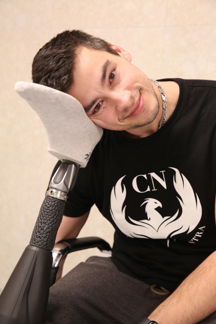 Vova aparece aquí de nuevo, descubriendo un uso alternativo para su pierna ortopédica. (Fuente: Marco V. Pereira @MVPicsss) Vova aparece aquí de nuevo, descubriendo un uso alternativo para su pierna ortopédica. (Fuente: Marco V. Pereira @MVPicsss)