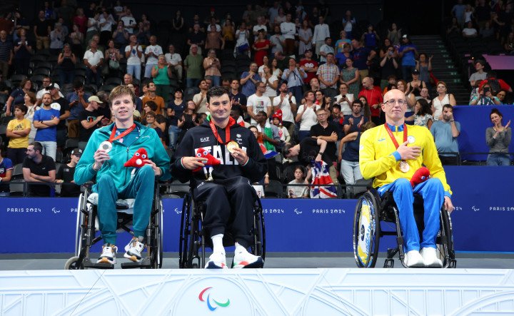 Silver medalist Kirill Pulver of Team Neutral Paralympic Athletes, Gold Francesco Bocciardo of Team Italy and Bronze medalist Oleksandr Komarov of Team Ukraine pose for a photo during the medal ceremony of the Men's 200m Freestyle S5 on day one of the Paris 2024 Summer Paralympic Games on August 29, 2024 in Nanterre, France. (Source: Getty Images)