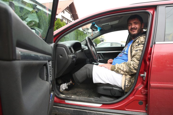 Petro, sonriente al volante de un coche. (Fuente: Marco V. Pereira @MVPicsss) Petro, sonriente al volante de un coche. (Fuente: Marco V. Pereira @MVPicsss)