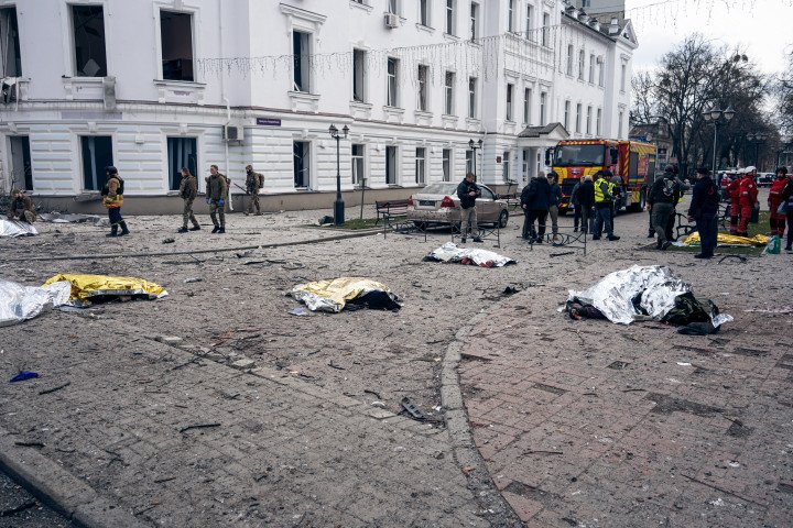 SUMY, UKRAINE - APRIL 13: Bodies of people killed in a Russian ballistic missile strike lie covered with emergency blankets amid the street on April 13, 2025 in Sumy, Ukraine. The death toll after Russian ballistic missiles' attack on the center of Sumy has risen to 34, including two children. At least 117 people have been injured, including 15 children. On Palm Sunday, the Russian army launched two ballistic missiles with cluster munition at the central part of the city at a time when there were many people on the streets - dozens of people were killed and injured in the city; civilian infrastructure and residential buildings were damaged or destroyed. (Photo by Yehor Kryvoruchko via Getty Images)