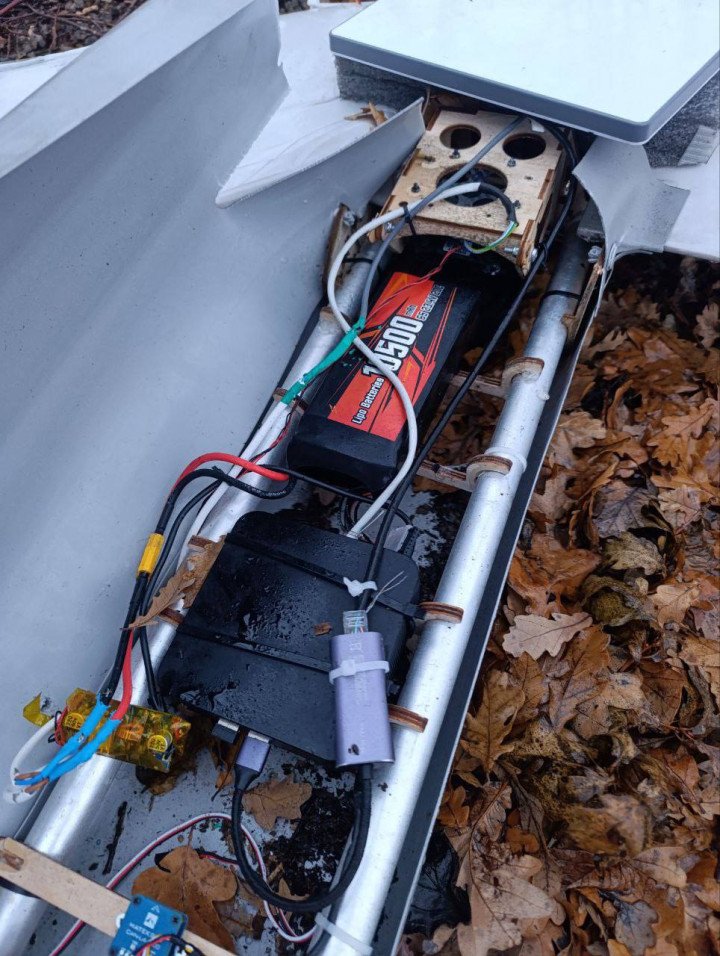 Terminal Starlink instalada en un dron ruso. (Fuente: Serhii Flash)