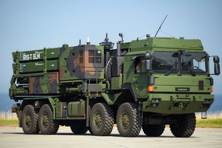 Soldiers are moving the IRIS-T SLM air defense system during the operational launch of the Bundeswehr's first IRIS-T SLM air defense system at the Todendorf military base on September 4, 2024, in Panker, Germany. Source: Getty Images)