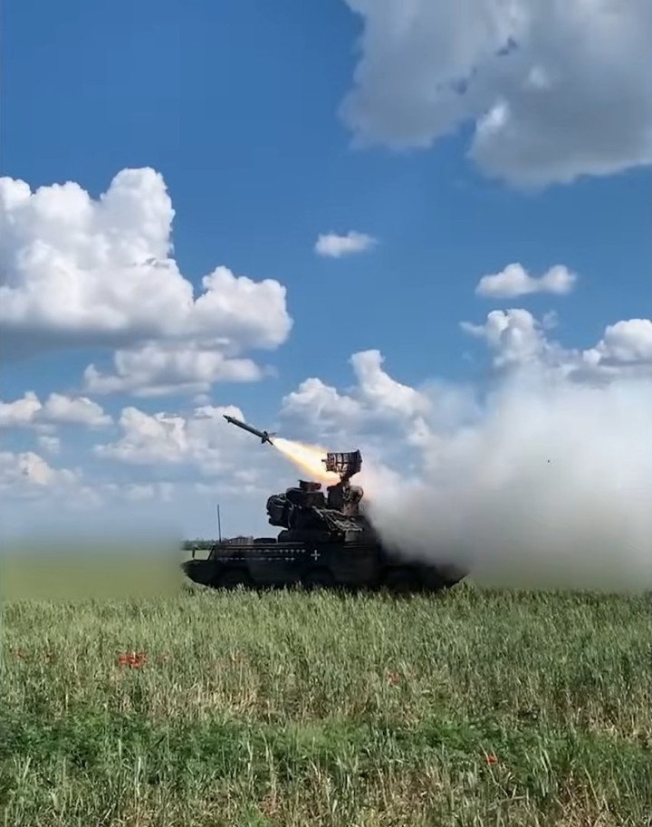 Ukrainian Osa-AKM-P1 fires a missile during a live engagement in an open field. (Source: ArmyTV) Ukrainian Osa-AKM-P1 fires a missile during a live engagement in an open field. (Source: ArmyTV)