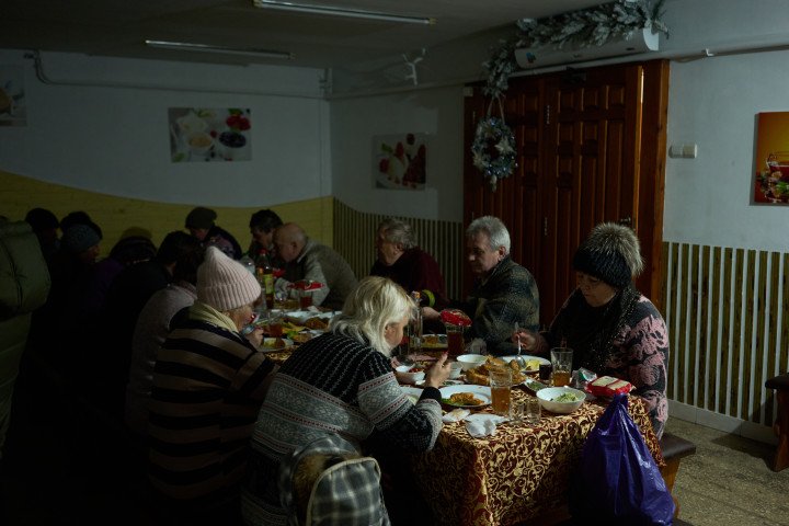 Christmas Eve dinner. Izium, Ukraine. December, 24 2025. Photo by Joshua Olley/UNITED24 Media. Christmas Eve dinner. Izium, Ukraine. December, 24 2025. Photo by Joshua Olley/UNITED24 Media.
