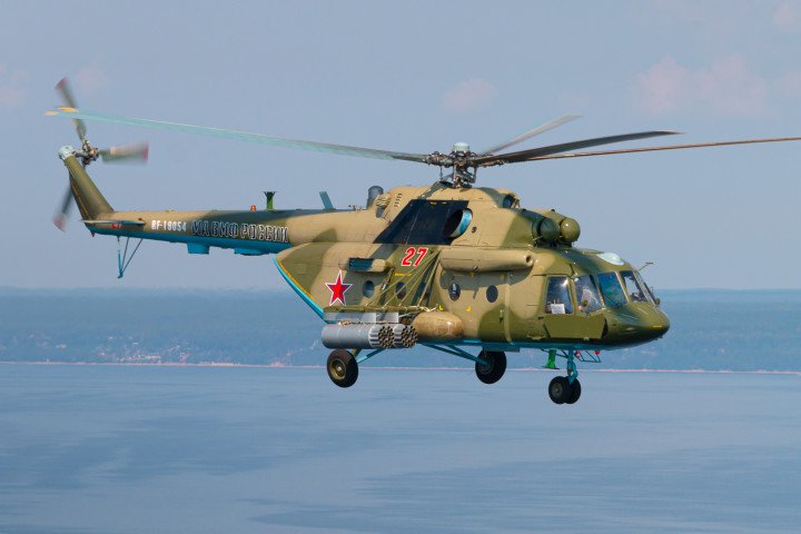 A Russian Mi-8 helicopter flies over the Gulf of Finland. (Photo: Wikimedia Commons)