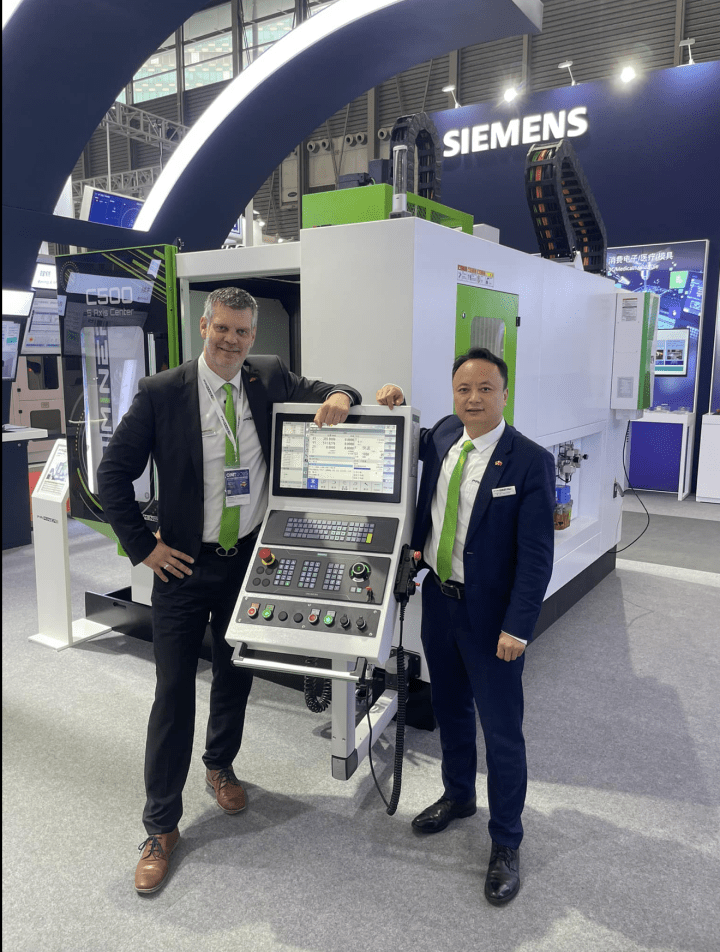 Benjamin K. Kaehlcke and Feiyue Chen. Photo by Priminer. Benjamin K. Kaehlcke and Feiyue Chen. Photo by Priminer.