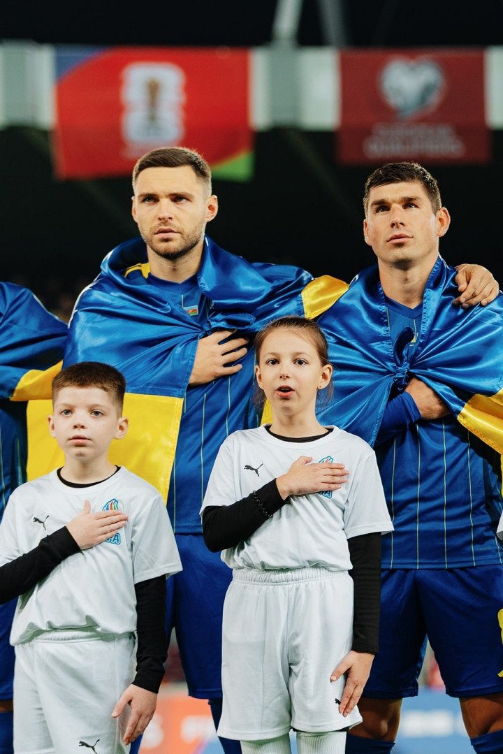 Children stand proudly alongside national team players ahead of the Ukraine–Azerbaijan World Cup qualifier in Kraków. (Source: RECOVERY press office)