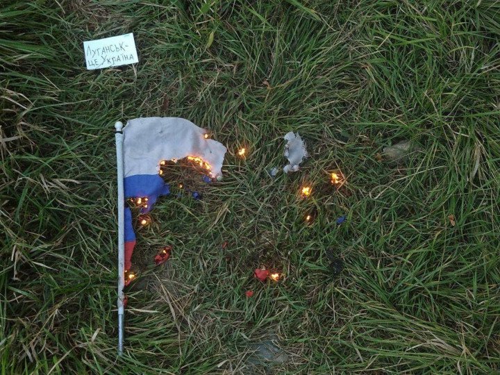 A photo made by activists of the Yellow Ribbon movement shows a burning Russian flag and a note saying “Luhansk is Ukraine”, temporarily occupied Luhansk, Ukraine. (Source: Yellow Ribbon/Telegram) A photo made by activists of the Yellow Ribbon movement shows a burning Russian flag and a note saying “Luhansk is Ukraine”, temporarily occupied Luhansk, Ukraine. (Source: Yellow Ribbon/Telegram)