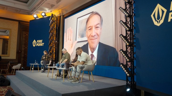 El exsecretario de Estado Mike Pompeo se unió al evento a través de un enlace de video para dirigirse a la audiencia y responder preguntas (Foto Nikolay Hrinenko / UNITED24 Media) El exsecretario de Estado Mike Pompeo se unió al evento a través de un enlace de video para dirigirse a la audiencia y responder preguntas (Foto Nikolay Hrinenko / UNITED24 Media)