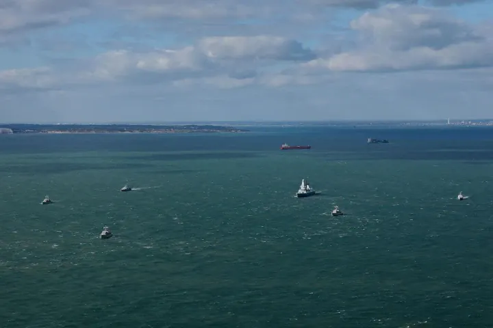 Five Ukrainian Navy minehunters sail in formation around British destroyer HMS Dauntless in the eastern Solent. (Source: Royal Navy) Five Ukrainian Navy minehunters sail in formation around British destroyer HMS Dauntless in the eastern Solent. (Source: Royal Navy)