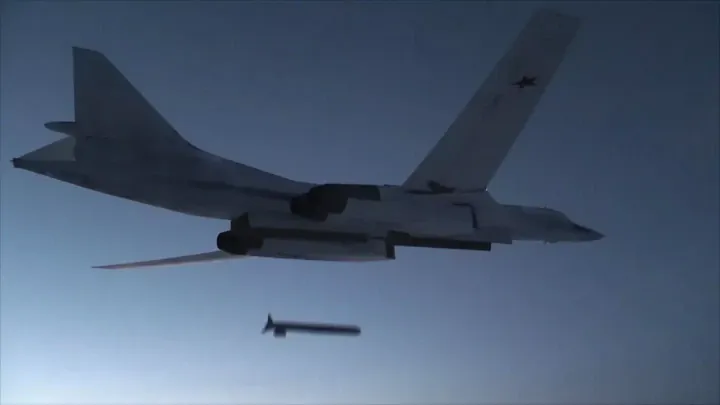 A Kh-101 cruise missile is launched from a Russian Tu-160 strategic bomber. (Source: Russian Ministry of Defense)