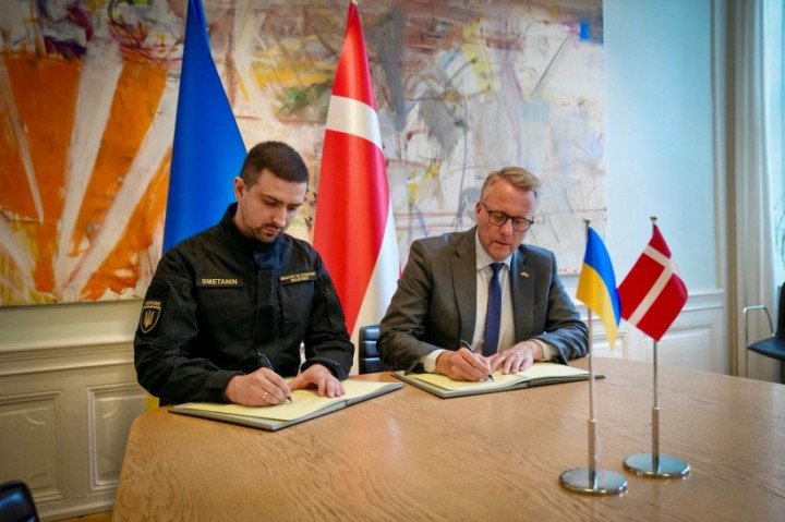 El 4 de julio, en Copenhague, el Ministro de Industrias Estratégicas de Ucrania, Herman Smetanin, y el Ministro de Industria, Negocios y Finanzas de Dinamarca, Morten Bødskov, ultimaron acuerdos de cooperación en el ámbito de la producción de defensa entre ambos países. (Foto: MSI) El 4 de julio, en Copenhague, el Ministro de Industrias Estratégicas de Ucrania, Herman Smetanin, y el Ministro de Industria, Negocios y Finanzas de Dinamarca, Morten Bødskov, ultimaron acuerdos de cooperación en el ámbito de la producción de defensa entre ambos países. (Foto: MSI)