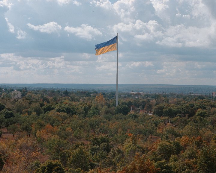 The Ukrainian flag blows east. Kramatorsk, September 2025. Photo by Joshua Olley/UNITED24 Media.