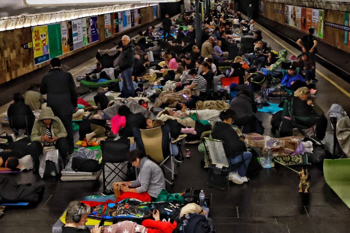 Residentes se refugian en una estación de metro durante un ataque con drones y misiles rusos. Kyiv, Ucrania, 29 de junio de 2025. (Foto: Yan Dobronosov vía Getty Images) Residentes se refugian en una estación de metro durante un ataque con drones y misiles rusos. Kyiv, Ucrania, 29 de junio de 2025. (Foto: Yan Dobronosov vía Getty Images)