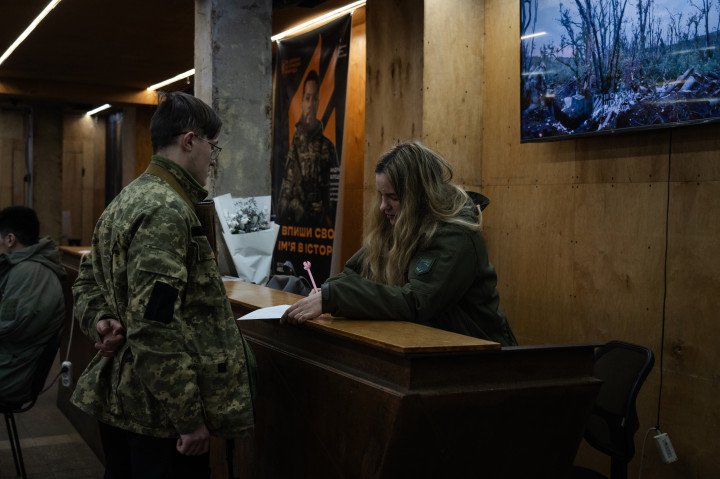 A Ukrainian military officer doing recruitment job in Kyiv region. (Photo by Ashley Chan via Getty) A Ukrainian military officer doing recruitment job in Kyiv region. (Photo by Ashley Chan via Getty)