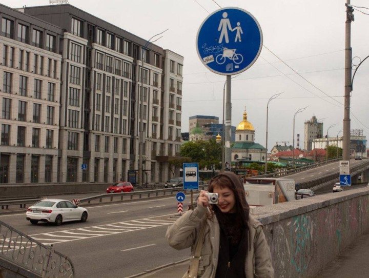 Marta’s parents, who thought that she was somewhere in the city, knew nothing of her plans. A photo was taken in Kyiv and provided by Marta.  