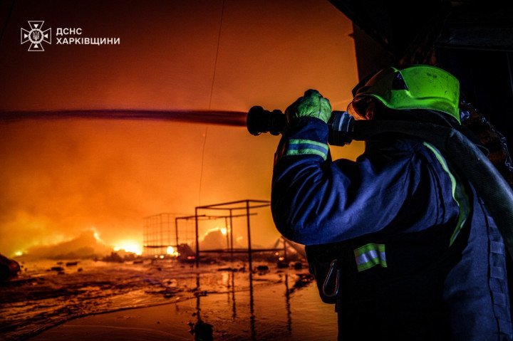 Emergency workers dealing with the aftermath of the Russian attack on the Kharkiv region on May 26, 2025. (Source: State Emergency Service of Ukraine in the Kharkiv region) Emergency workers dealing with the aftermath of the Russian attack on the Kharkiv region on May 26, 2025. (Source: State Emergency Service of Ukraine in the Kharkiv region)