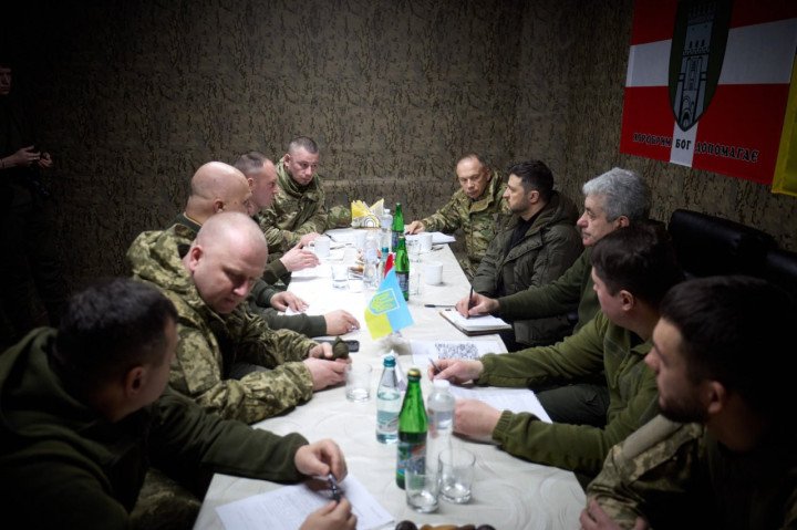 Zelenskyy and Syrskyi somewhere at position in Donetsk region. Photo by Office of the President of Ukraine. 