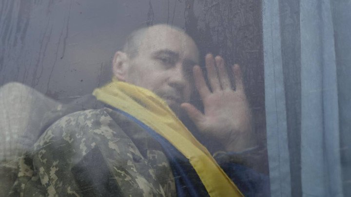 One of the released Ukrainian servicemen looks through the bus window. (Source: Volodymyr Zelenskyy / Telegram) One of the released Ukrainian servicemen looks through the bus window. (Source: Volodymyr Zelenskyy / Telegram)