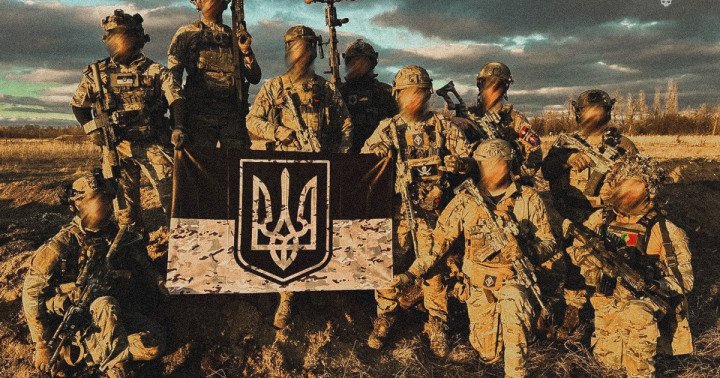 Voluntarios de la Legión Internacional de Defensa Territorial de Ucrania en el campo de batalla (Fuente; UNITED24 Media)