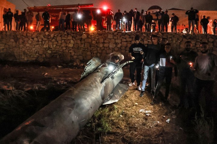 Palestinian youths inspect a fallen projectile in Ramallah after Iran launched a missile barrage at Israel on October 1, 2024. (Source: Getty Images) Palestinian youths inspect a fallen projectile in Ramallah after Iran launched a missile barrage at Israel on October 1, 2024. (Source: Getty Images)