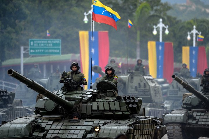 Venezuelan Mi-17 helicopters and T-72B tanks on display during an Independence Day military parade in Caracas, July 5, 2017. (Source: Getty Images)