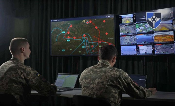 Ukrainian soldiers operate the DELTA command system while monitoring drone feeds and real-time battlefield data at a NATO training center. (Source: Ministry of Defense of Ukraine)