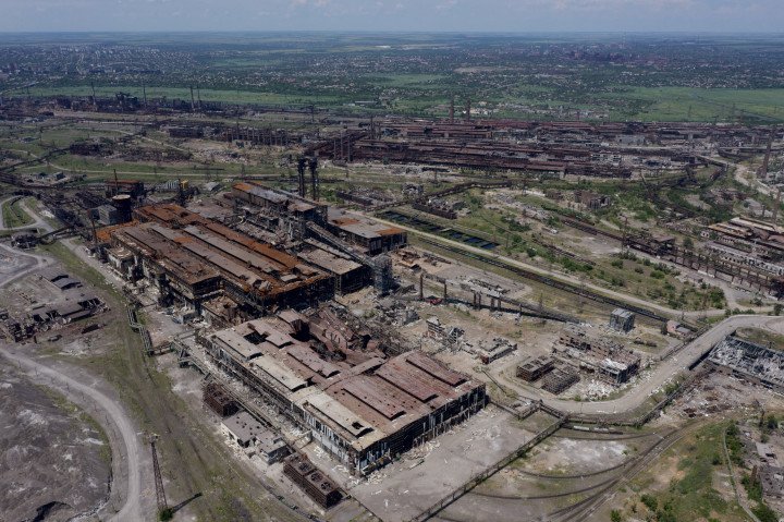 Vista aérea de la planta siderúrgica Azovstal destruida en Mariúpol, 13 de junio de 2022. (Fuente: Getty Images)