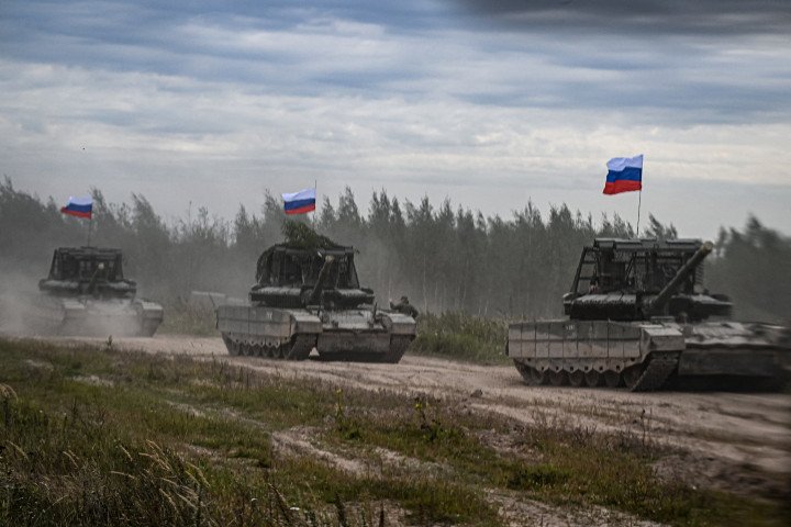 Russian tanks move during the "Zapad-2025" joint Russian-Belarusian military drills. (Photo by OLESYA KURPYAYEVA/AFP via Getty Images) Russian tanks move during the "Zapad-2025" joint Russian-Belarusian military drills. (Photo by OLESYA KURPYAYEVA/AFP via Getty Images)