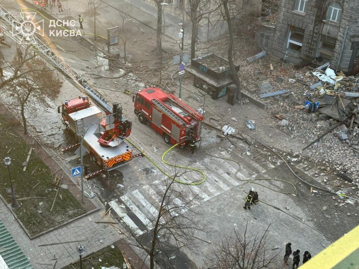 SES vehicles on site of Russian drone strike on Kyiv on January 1, 2025. (Source: Ukrainian SES) SES vehicles on site of Russian drone strike on Kyiv on January 1, 2025. (Source: Ukrainian SES)