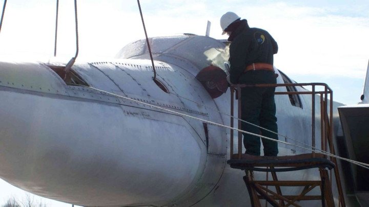 A Ukrainian worker destroys the hull of the last Ukrainian Tu-22M3 on January 27, 2006. (Source: Ukrainian Museum of Heavy Bomber Aviation) A Ukrainian worker destroys the hull of the last Ukrainian Tu-22M3 on January 27, 2006. (Source: Ukrainian Museum of Heavy Bomber Aviation)