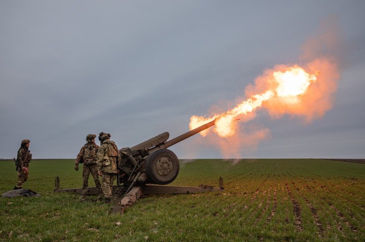 Ukrainian forces fire a 122mm D-30 howitzer in Donetsk region. (Source: Getty Images) Ukrainian forces fire a 122mm D-30 howitzer in Donetsk region. (Source: Getty Images)