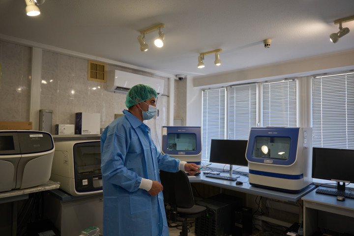 Genetic analyzers can process about 200 DNA profiles per day and produce genetic data. Photo: Mykyta Shandyba/ UNITED24 Media