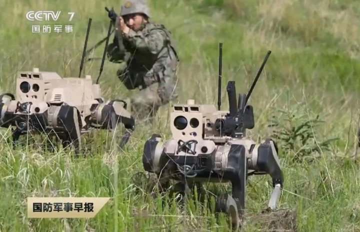 Chinese infantry advances alongside armed quadruped robots during live-fire drills in northern China. (Source: CCTV-7) Chinese infantry advances alongside armed quadruped robots during live-fire drills in northern China. (Source: CCTV-7)