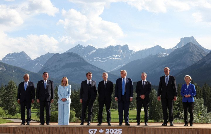 (L/R) European Council President Antonio Costa, Japanese Prime Minister Shigeru Ishiba, Italian Prime Minister Giorgia Meloni, French President Emmanuel Macron, Canadian Prime Minister Mark Carney, US President Donald Trump, British Prime Minister Keir Starmer, German Chancellor Friedrich Merz and European Union President Ursula von der Leyen pose for a family photo during the Group of Seven (G7) Summit at the Kananaskis Country Golf Course in Kananaskis, Alberta, Canada on June 16, 2025. (Photo: Getty Images) (L/R) European Council President Antonio Costa, Japanese Prime Minister Shigeru Ishiba, Italian Prime Minister Giorgia Meloni, French President Emmanuel Macron, Canadian Prime Minister Mark Carney, US President Donald Trump, British Prime Minister Keir Starmer, German Chancellor Friedrich Merz and European Union President Ursula von der Leyen pose for a family photo during the Group of Seven (G7) Summit at the Kananaskis Country Golf Course in Kananaskis, Alberta, Canada on June 16, 2025. (Photo: Getty Images)