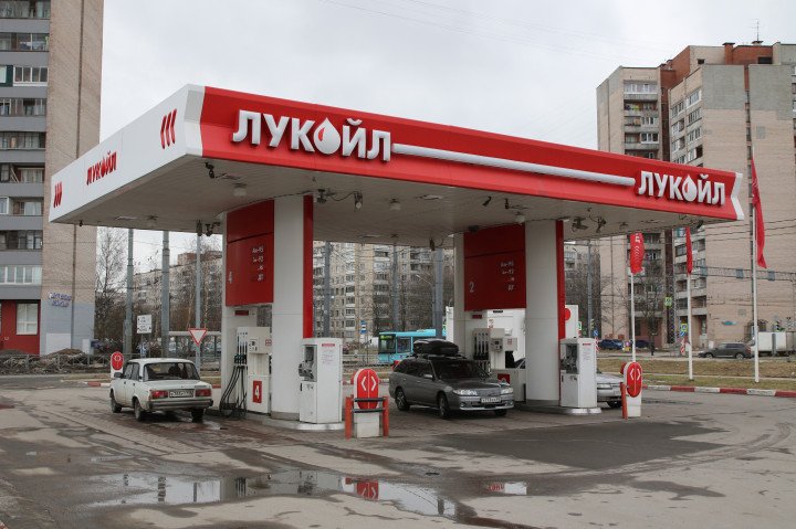 Lukoil logo seen outside a petrol station in St. Petersburg, Russia, 2022. (Photo by Maksim Konstantinov/SOPA Images/LightRocket via Getty Images)