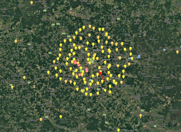 Map showing air defense positions around Moscow, including three established defensive rings and a fourth under construction. The Moscow Oil Refinery is marked with a red arrow. (Source: X/@jembobineuse) Map showing air defense positions around Moscow, including three established defensive rings and a fourth under construction. The Moscow Oil Refinery is marked with a red arrow. (Source: X/@jembobineuse)