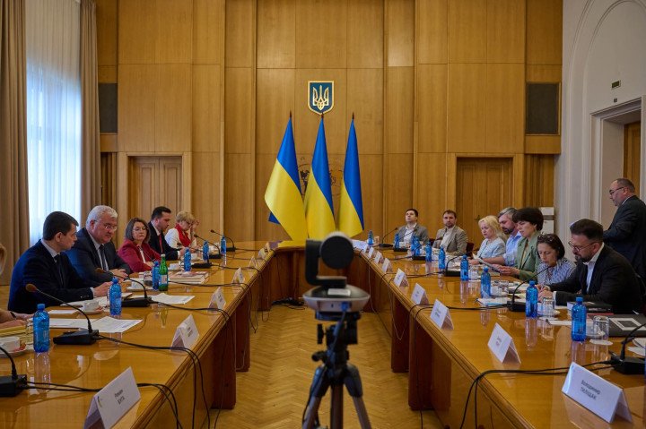 Ukrainian Foreign Affairs Minister Andrii Sybiha met with leading historians and experts on Ukrainian-Polish relations. Ukrainian Foreign Affairs Minister Andrii Sybiha met with leading historians and experts on Ukrainian-Polish relations.