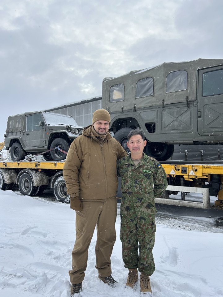 Ukrainian and Japanese military personnel stand in front of recently delivered Toyota HMVs, part of Japan’s defense support to Ukraine. (Photo: Japanese Embassy in Ukraine)