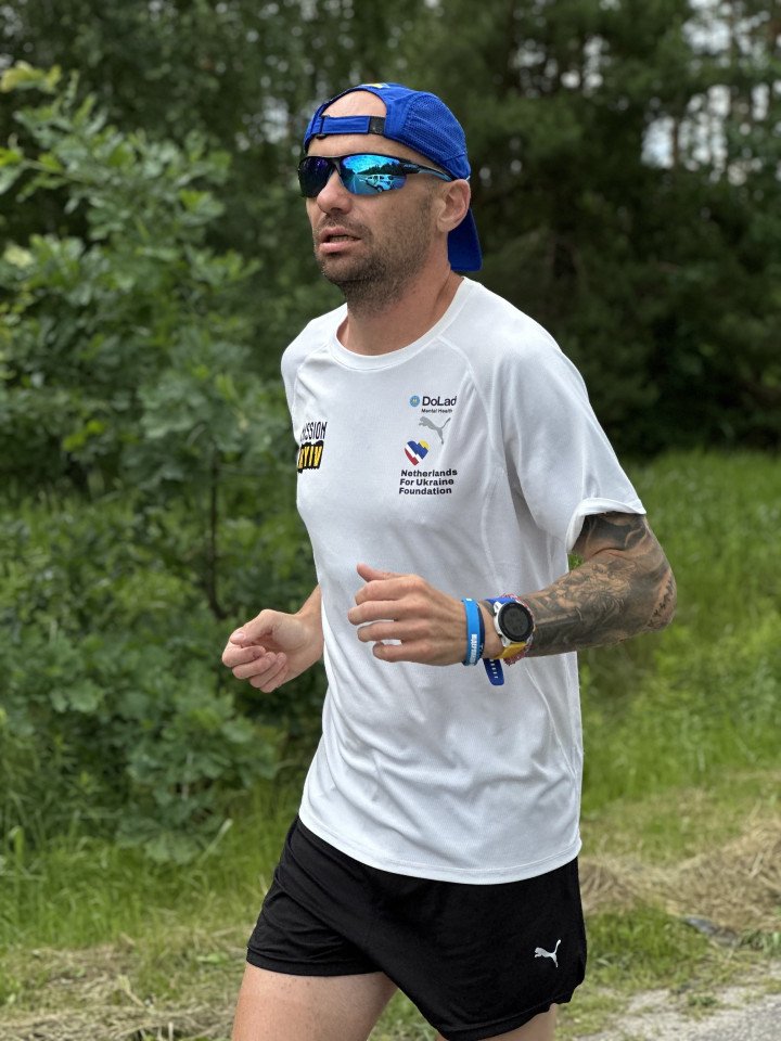 Oleksandr Miroshnychenko, served as a Leopard tank loader. One of the 3 runners going all the way to Kyiv, has previously completed a marathon in 2:48 (photo: NL4UA) Oleksandr Miroshnychenko, served as a Leopard tank loader. One of the 3 runners going all the way to Kyiv, has previously completed a marathon in 2:48 (photo: NL4UA)
