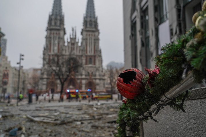 Shattered Christmas bulbs hang amid the wreckage of a Russian missile strike in Kyiv that damaged a Catholic church days before Christmas. (Source: Yevhenii Vasyliev/Global Images Ukraine via Getty Images) Shattered Christmas bulbs hang amid the wreckage of a Russian missile strike in Kyiv that damaged a Catholic church days before Christmas. (Source: Yevhenii Vasyliev/Global Images Ukraine via Getty Images)