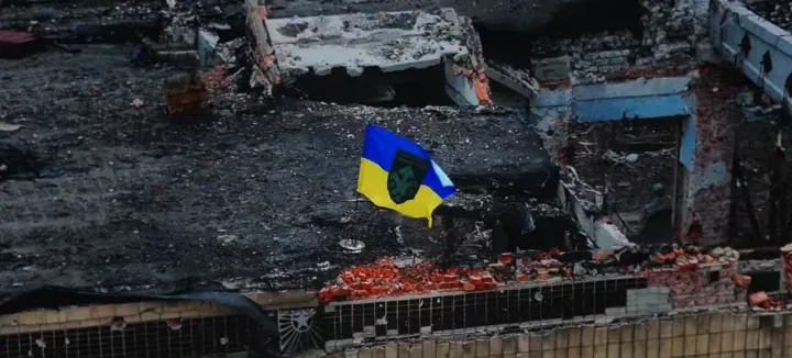  Ukrainian flag over central Kupiansk. Photo: Khartiia brigade.