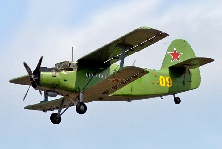 Soviet-era Antonov An-2 biplane in flight. (Source: Wikimedia Commons)