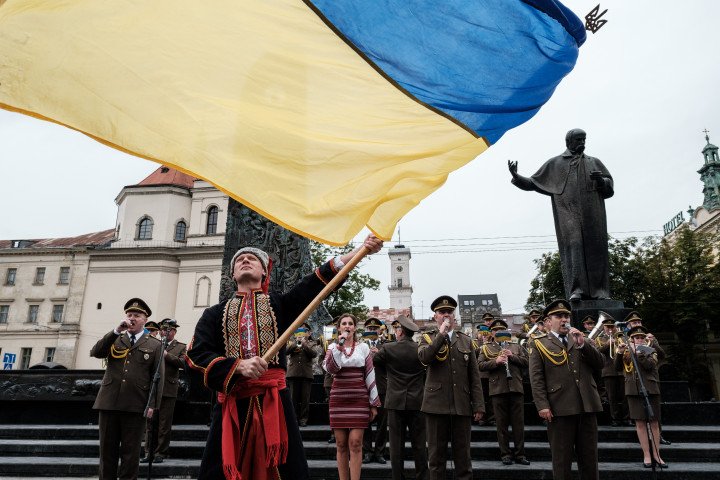 A man in traditional cossack clothes holds the Ukrainian flag in front of a monument to Ukrainian poet Taras Shevchenko during the celebration of Ukrainian Statehood on July 28, 2023, in Lviv, Ukraine. (Photo: Getty Images) A man in traditional cossack clothes holds the Ukrainian flag in front of a monument to Ukrainian poet Taras Shevchenko during the celebration of Ukrainian Statehood on July 28, 2023, in Lviv, Ukraine. (Photo: Getty Images)
