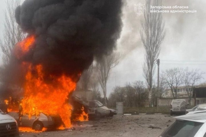 Thick black smoke rises from burning vehicles after a Russian strike hit Zaporizhzhia on Sunday, Ukrainian officials said. (Source: 🇺🇦 Ivan Fedorov / Zaporizhzhia region / Zaporizhzhia) Thick black smoke rises from burning vehicles after a Russian strike hit Zaporizhzhia on Sunday, Ukrainian officials said. (Source: 🇺🇦 Ivan Fedorov / Zaporizhzhia region / Zaporizhzhia)
