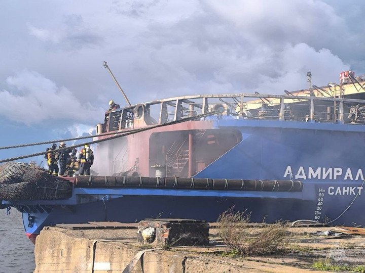 Firefighters work aboard the Admiral Makarov icebreaker during a fire at the Kronstadt shipyard. (Source: Russian Emergency Ministry) Firefighters work aboard the Admiral Makarov icebreaker during a fire at the Kronstadt shipyard. (Source: Russian Emergency Ministry)
