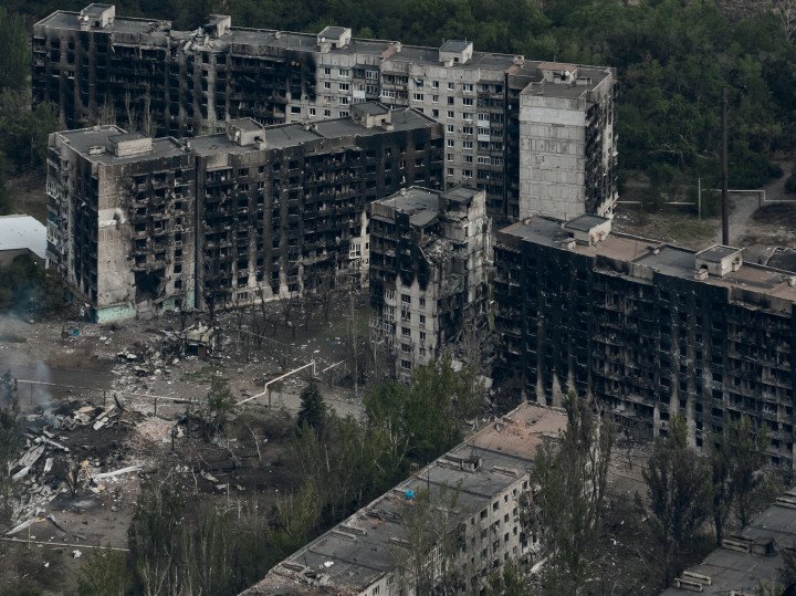 Aerial view of destroyed residential buildings in Toretsk. (Source: Getty Images) Aerial view of destroyed residential buildings in Toretsk. (Source: Getty Images)