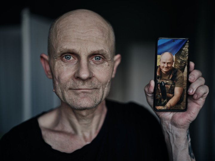 A Ukrainian soldier who was previously held captive by Russian forces shows a picture of himself prior to captivity, while undergoing rehabilitation. (Source: Libkos via Getty Images) A Ukrainian soldier who was previously held captive by Russian forces shows a picture of himself prior to captivity, while undergoing rehabilitation. (Source: Libkos via Getty Images)