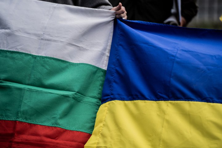 Ukrainian holds together a Bulgarian and a Ukrainian flag as they chant slogans during a protest in front of the Russian consulate on February 24, 2022, in Varna, Bulgaria. (Source: Getty Images) Ukrainian holds together a Bulgarian and a Ukrainian flag as they chant slogans during a protest in front of the Russian consulate on February 24, 2022, in Varna, Bulgaria. (Source: Getty Images)